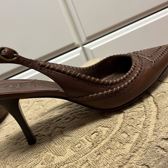 Women shoes w low heels by Cole Haan - Picture 6 of 7